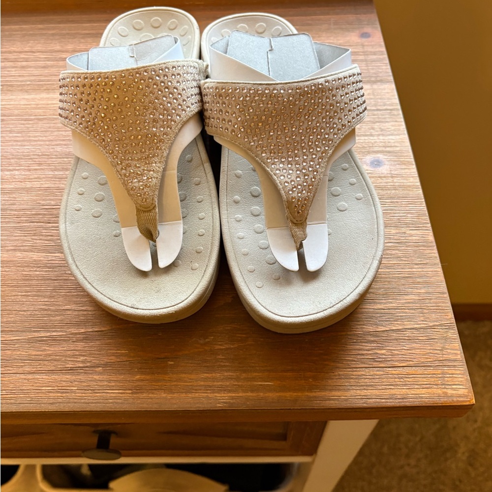 Vionic Elegant Beige Rhinestone Women's Sandals size 7